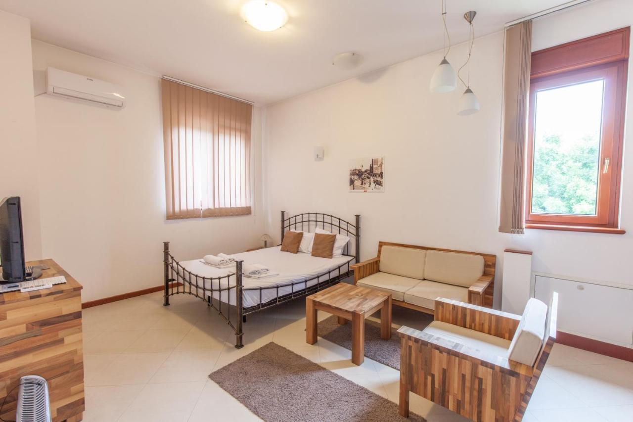 The Belgrade Hills Rooms And Suites Belgrado Exterior foto