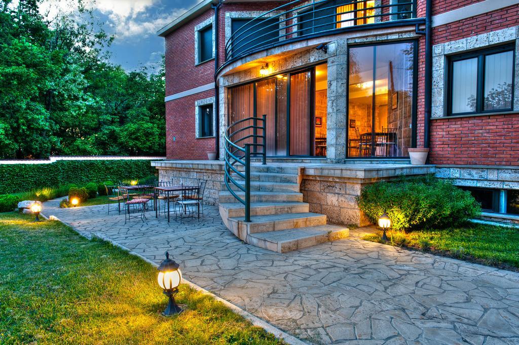 The Belgrade Hills Rooms And Suites Belgrado Exterior foto